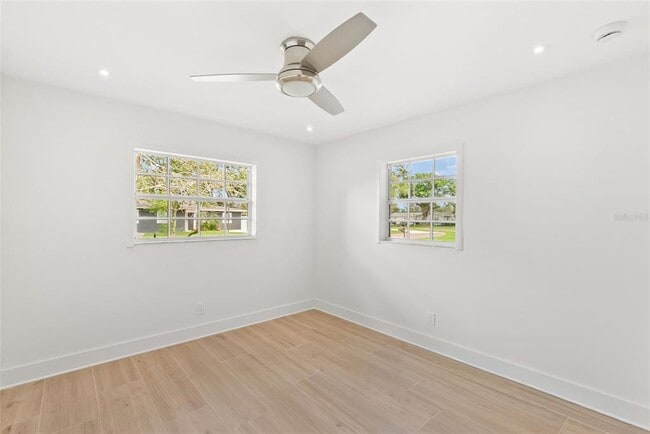 Building Photo - 4714 W Oakellar Ave