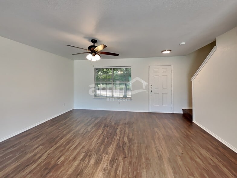 Building Photo - 2014 Kingsbridge Dr