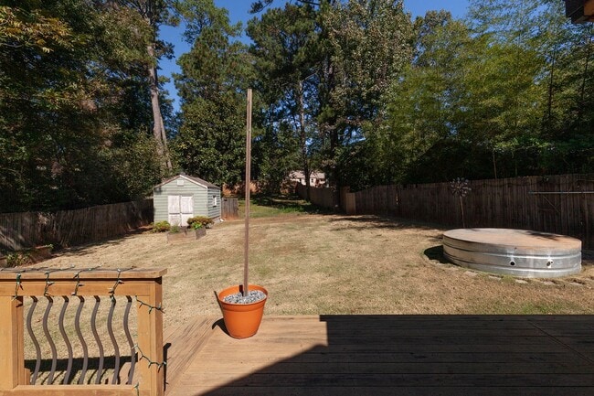 Building Photo - Updated 3/2 Bungalow w/ Large Backyard & M...