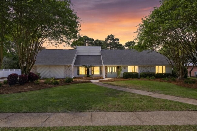 Building Photo - 47 Country Club Dr E