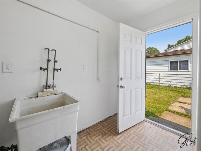 Building Photo - $1450 3 bedroom ranch