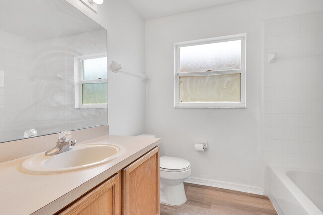 Building Photo - 7931 Oakstone Ct