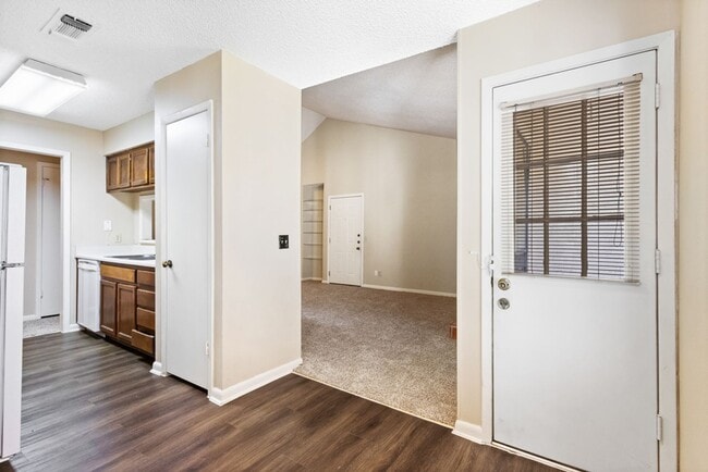 Building Photo - 2255 Thousand Oaks Dr