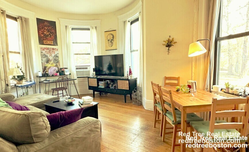 Building Photo - 583 Beacon St