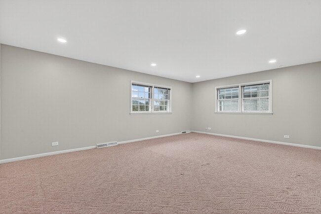 Building Photo - 7245 N Kostner Ave