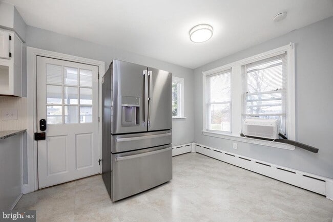 Building Photo - 313 Chestnut St