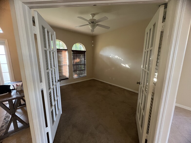 Building Photo - 13988 Village Creek Dr