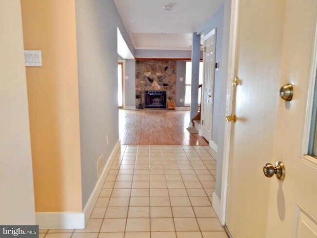 Building Photo - 101 Sarahs Ln