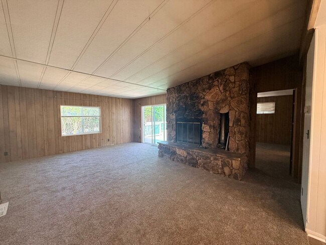 Building Photo - Perfect home in the perfect location!