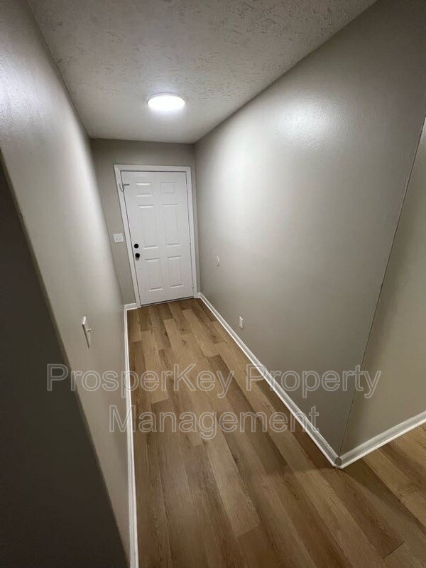 Building Photo - 945 Celia Dr