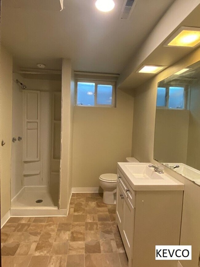 Building Photo - Incredibly Spacious House!