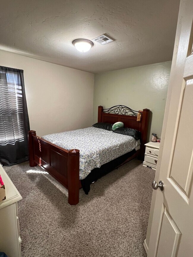 Building Photo - 2524 Las Alturas Ct