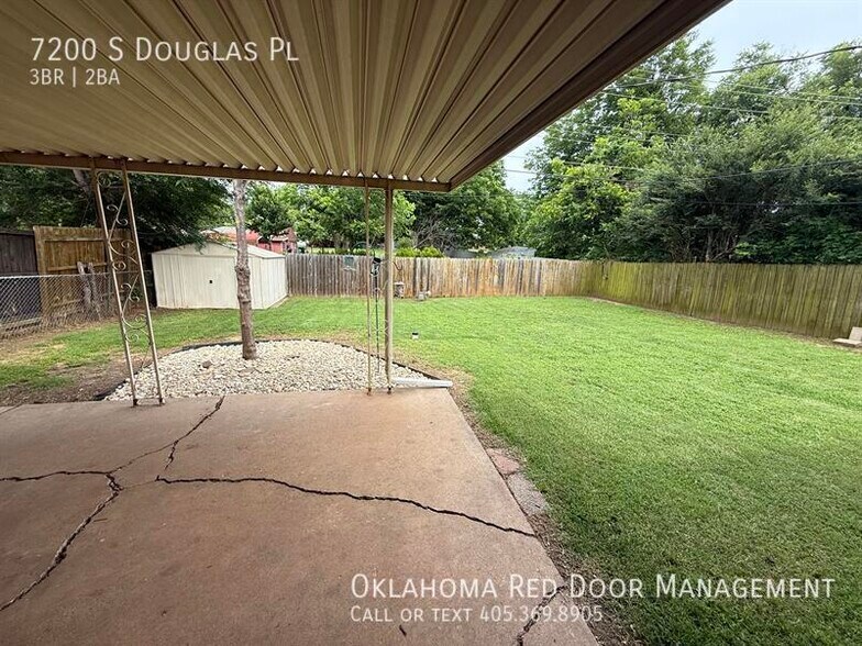 Building Photo - 7200 S Douglas Pl