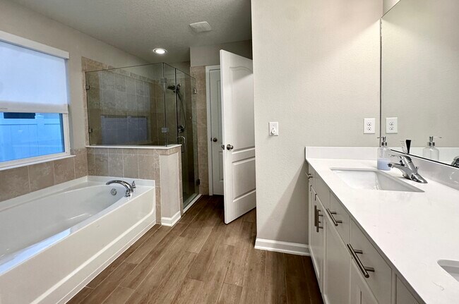 Building Photo - 8056 Island Fox Rd