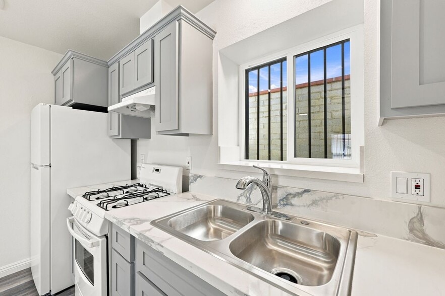 Building Photo - 10646 S Wilton Pl