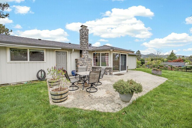 Building Photo - Unfurnished Light-Filled, Beautifully Updated 3-Bedroom Home in Jacksonville