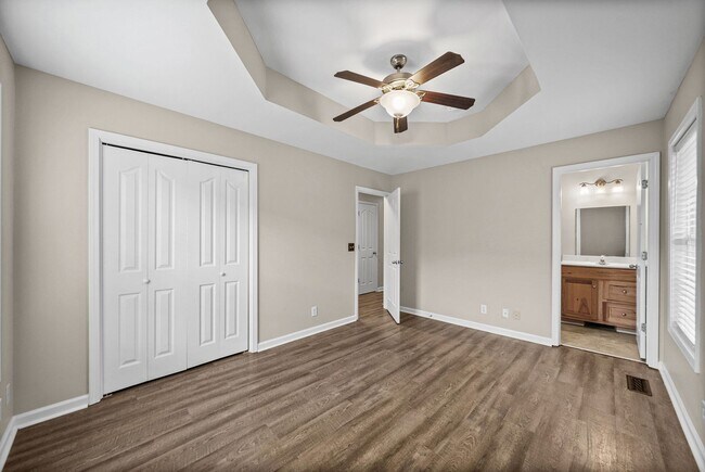 Building Photo - Pet Friendly Three Bedroom!
