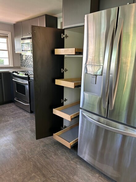 Pantry and Appliances - 726 Hartford Ave
