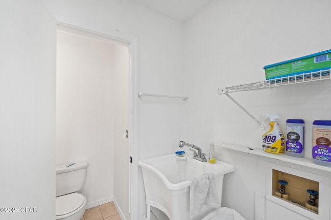 Building Photo - 224 E Lakeshore Dr