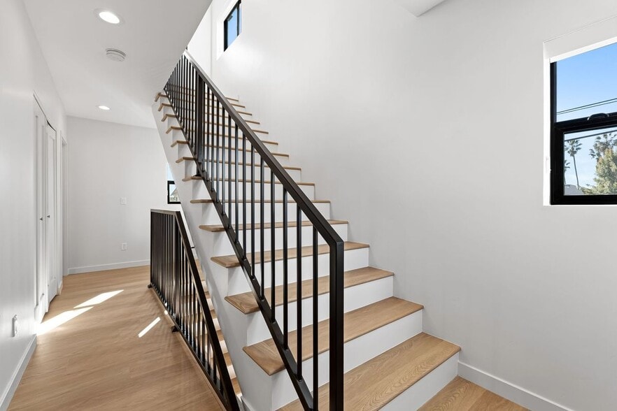 Building Photo - 4787 Panorama Dr