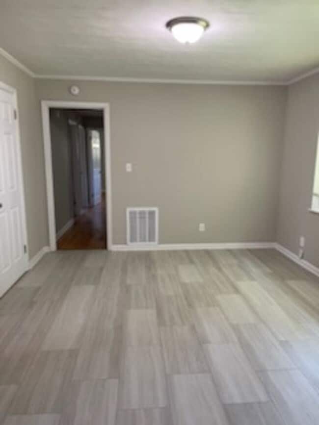 Building Photo - 740 Haywood Dr NW