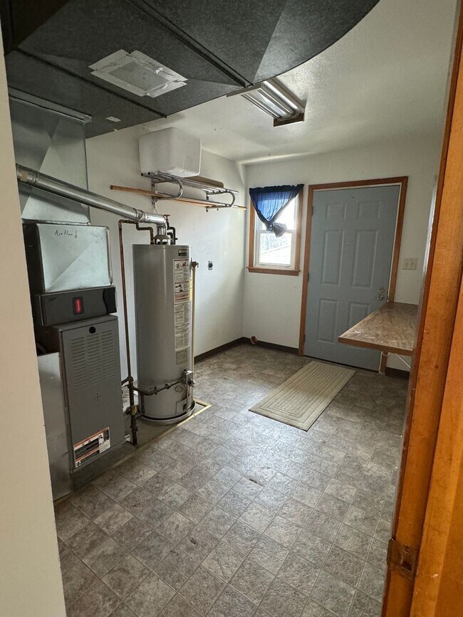 Building Photo - 1903 E Avenue B