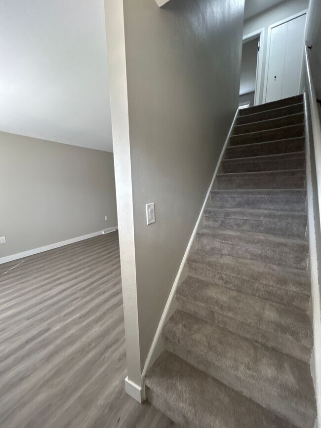 Building Photo - 2-Bedroom, 1-Bathroom Condo in South Bend – $1,464/Month (Lawn Care & Snow Removal Included!)