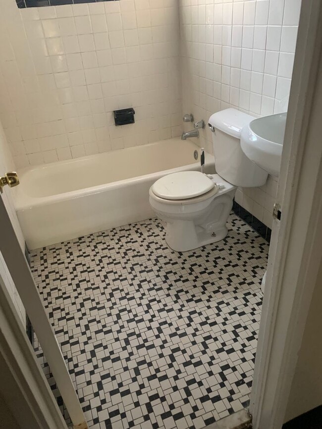 Building Photo - 309 S Cleveland St