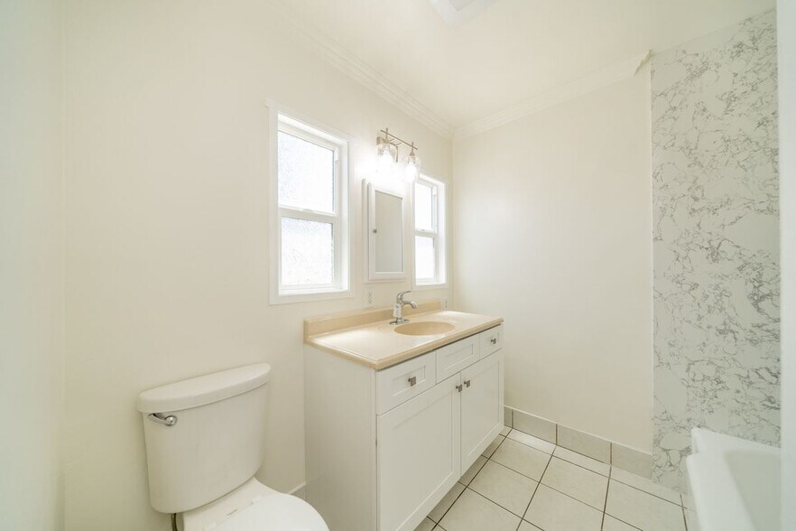 Building Photo - 9676 Bolton Ave