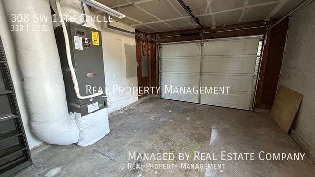 Building Photo - 308 SW 11th Cir