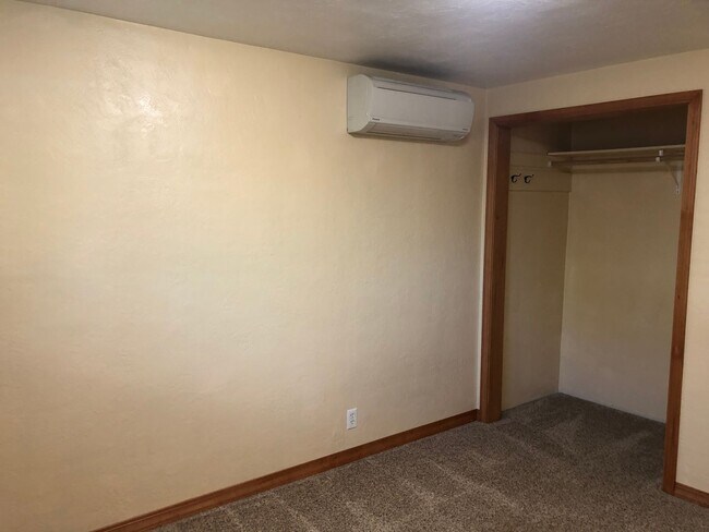 Building Photo - 3 bedroom 2 bathroom house in Thurston!