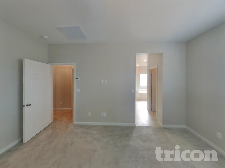 Building Photo - 2831 Lindsey Spgs St