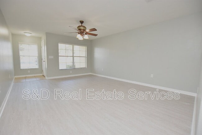 Building Photo - 515 Sandstone St