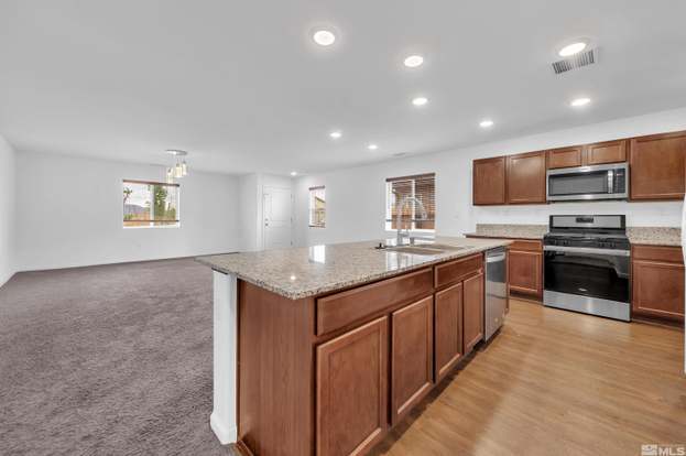 Building Photo - 698 Valmy Dr