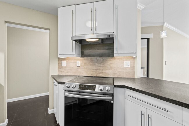 Building Photo - Cutest Condo on the Market!