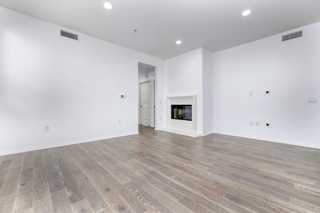 Building Photo - 2 Bed | 2 Bath | 1,293 Sq Ft