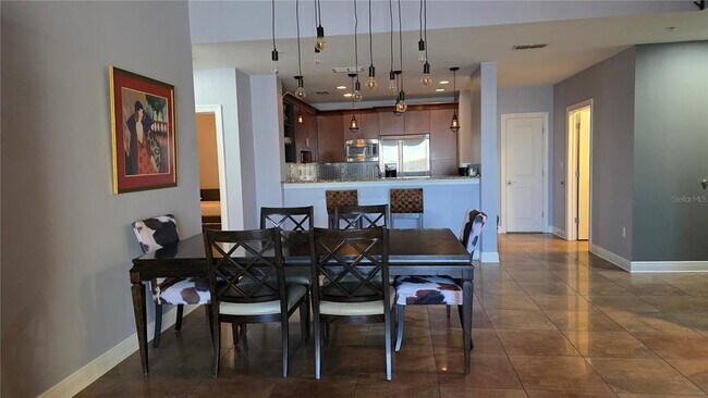 Building Photo - 628 Cleveland St