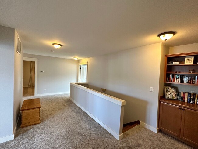 Building Photo - 7731 McKinley Loop NE