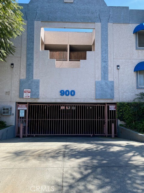 Primary Photo - 900 Rose Ave