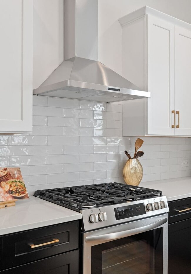 Building Photo - 2006 St John St