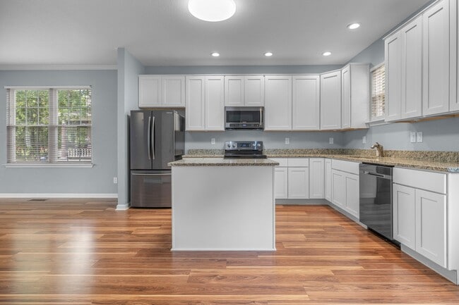 Building Photo - 426 W 28th St