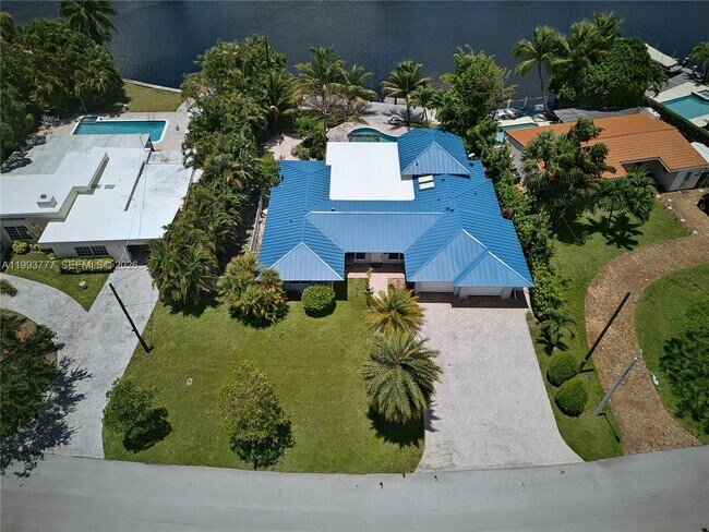 Building Photo - 2801 Coral Shores Dr