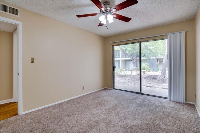 Building Photo - 500 E Riverside Dr