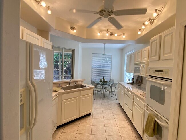 Building Photo - 2200 Arielle Dr