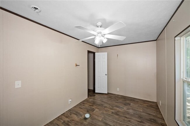 Building Photo - 6550 Oak Grove Rd