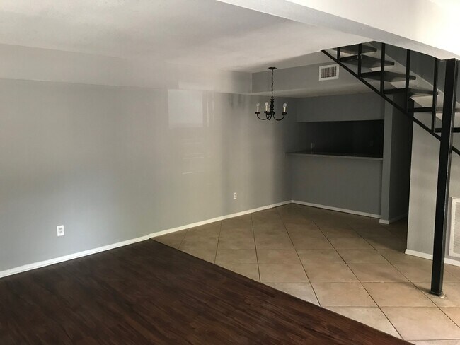 Building Photo - 3121 Park Ln