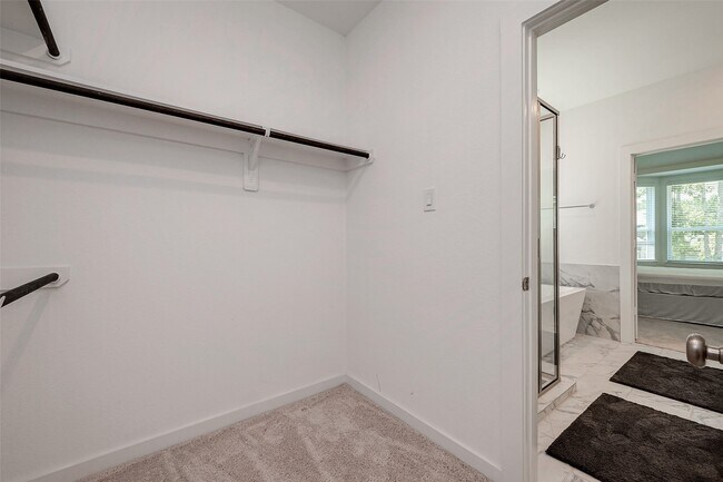 Building Photo - 430 W Cascade Heights Dr