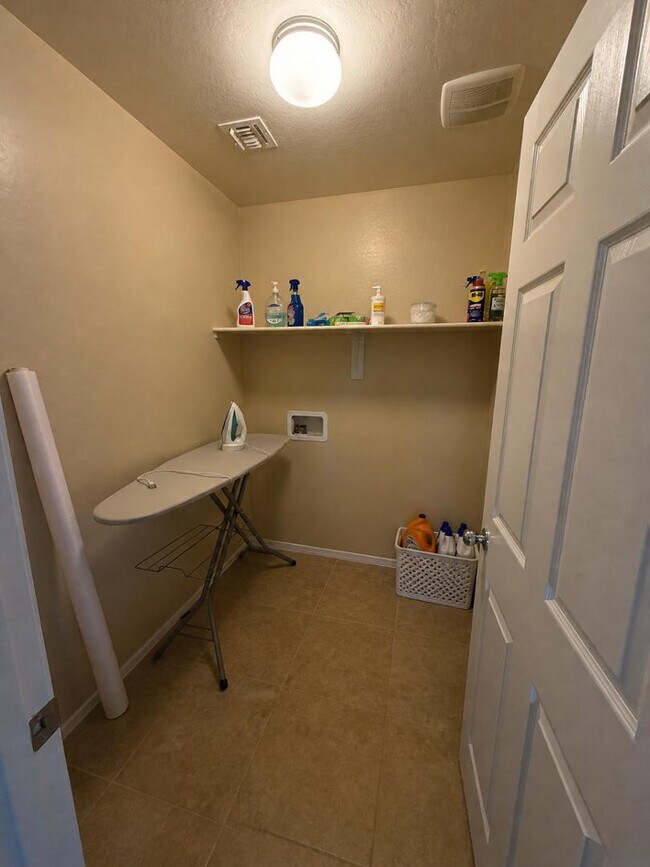 Building Photo - 4723 W Gelding Dr