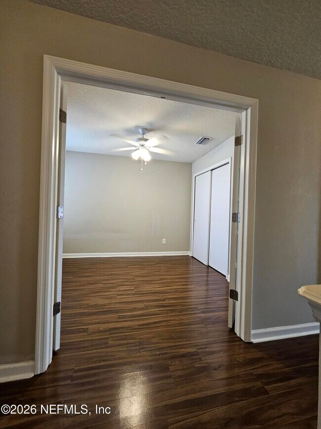 Building Photo - 2334 Sunset Bluff Dr