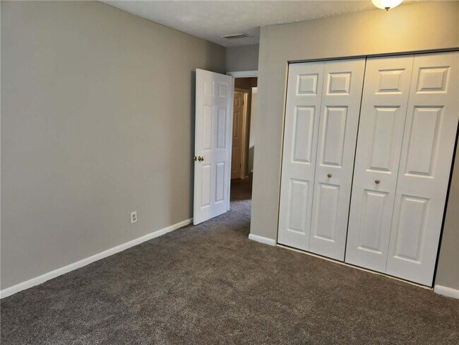 Building Photo - 169 Governors Dr